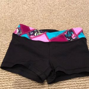 Lululemon Iviva short short great condition